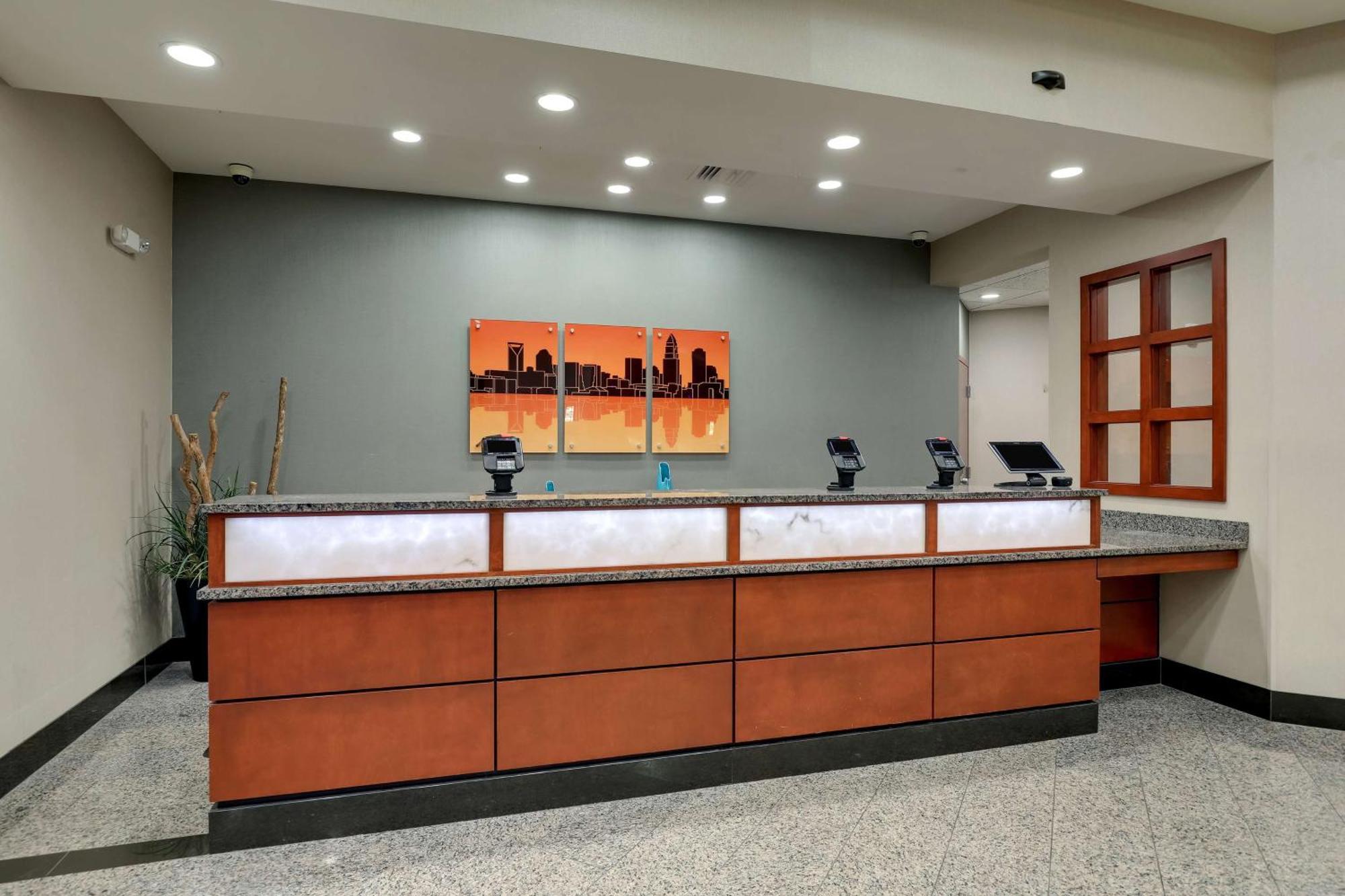 Drury Inn & Suites Charlotte Arrowood Екстер'єр фото
