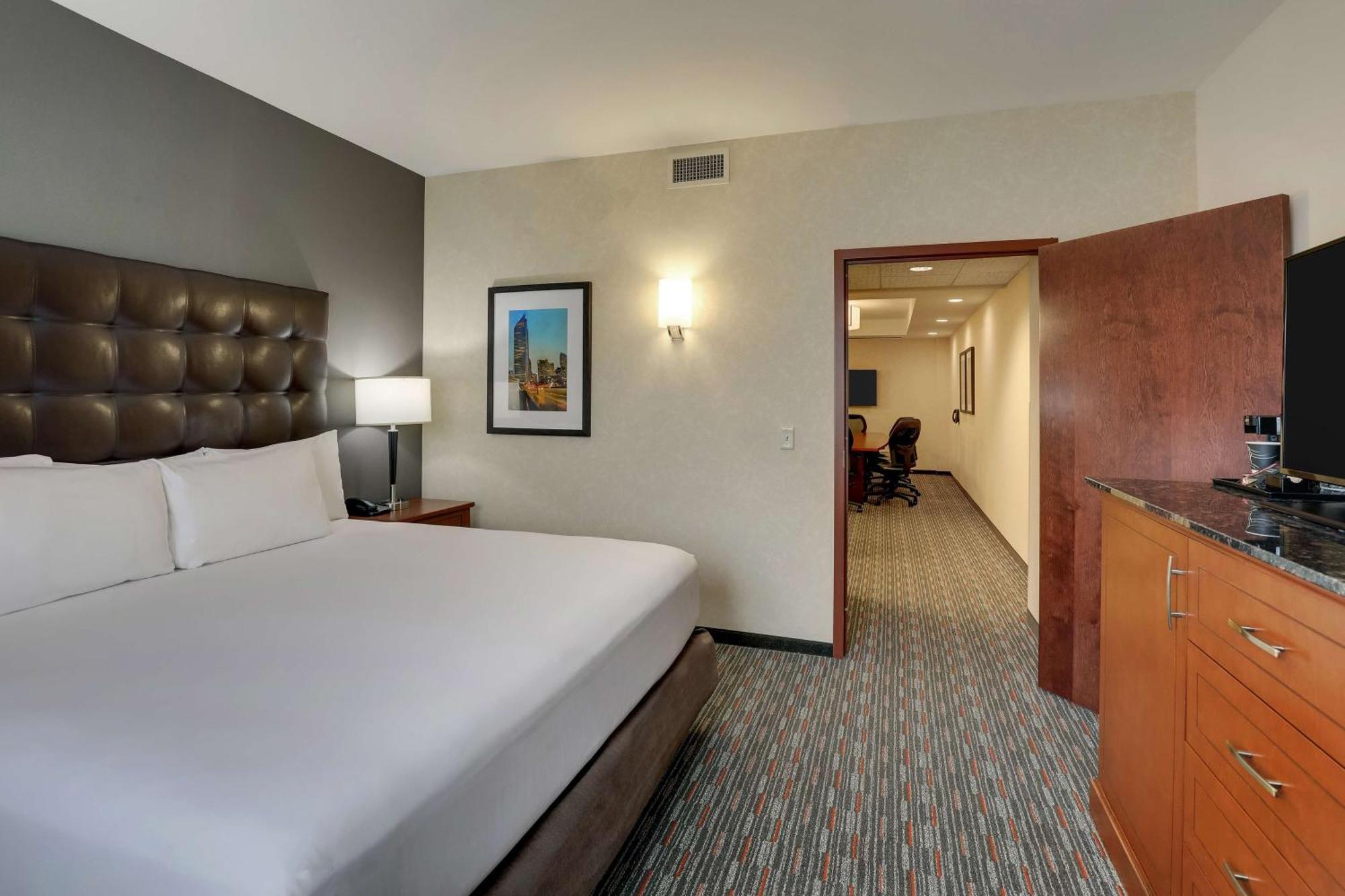 Drury Inn & Suites Charlotte Arrowood Екстер'єр фото