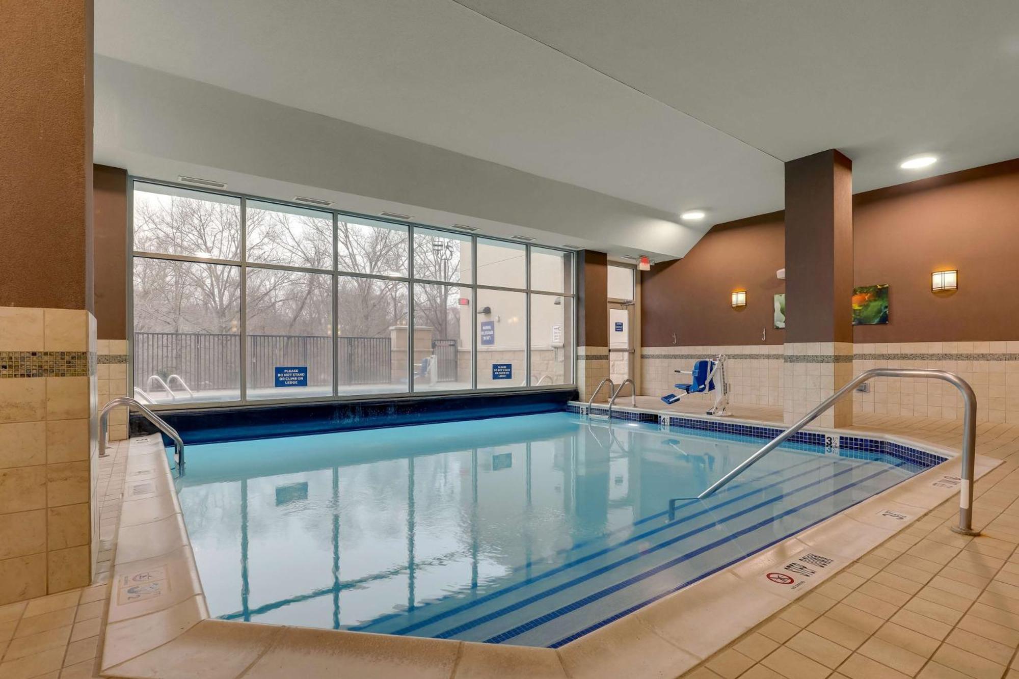 Drury Inn & Suites Charlotte Arrowood Екстер'єр фото