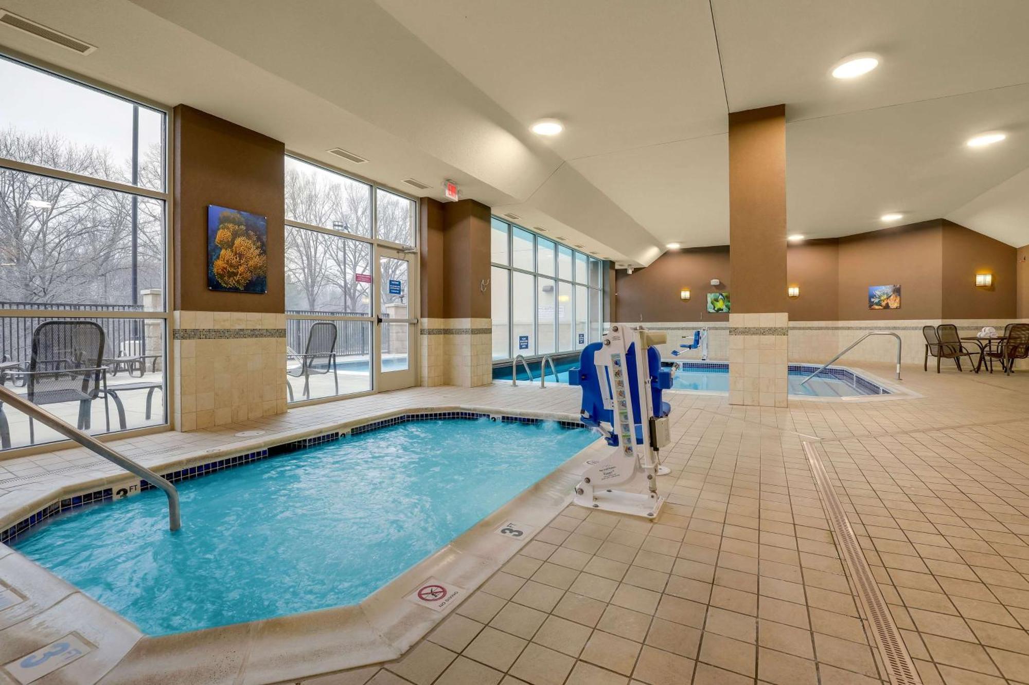 Drury Inn & Suites Charlotte Arrowood Екстер'єр фото