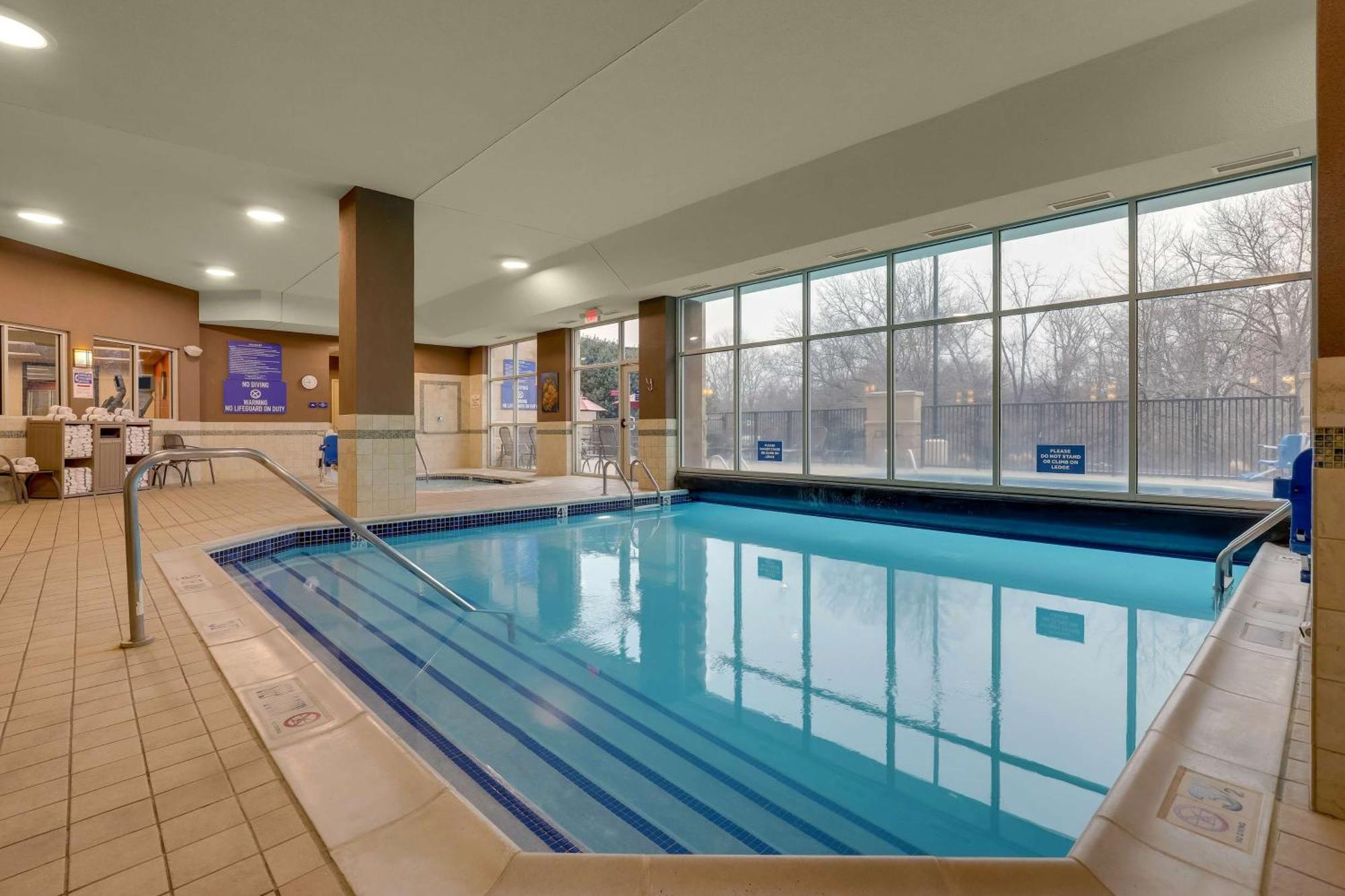 Drury Inn & Suites Charlotte Arrowood Екстер'єр фото