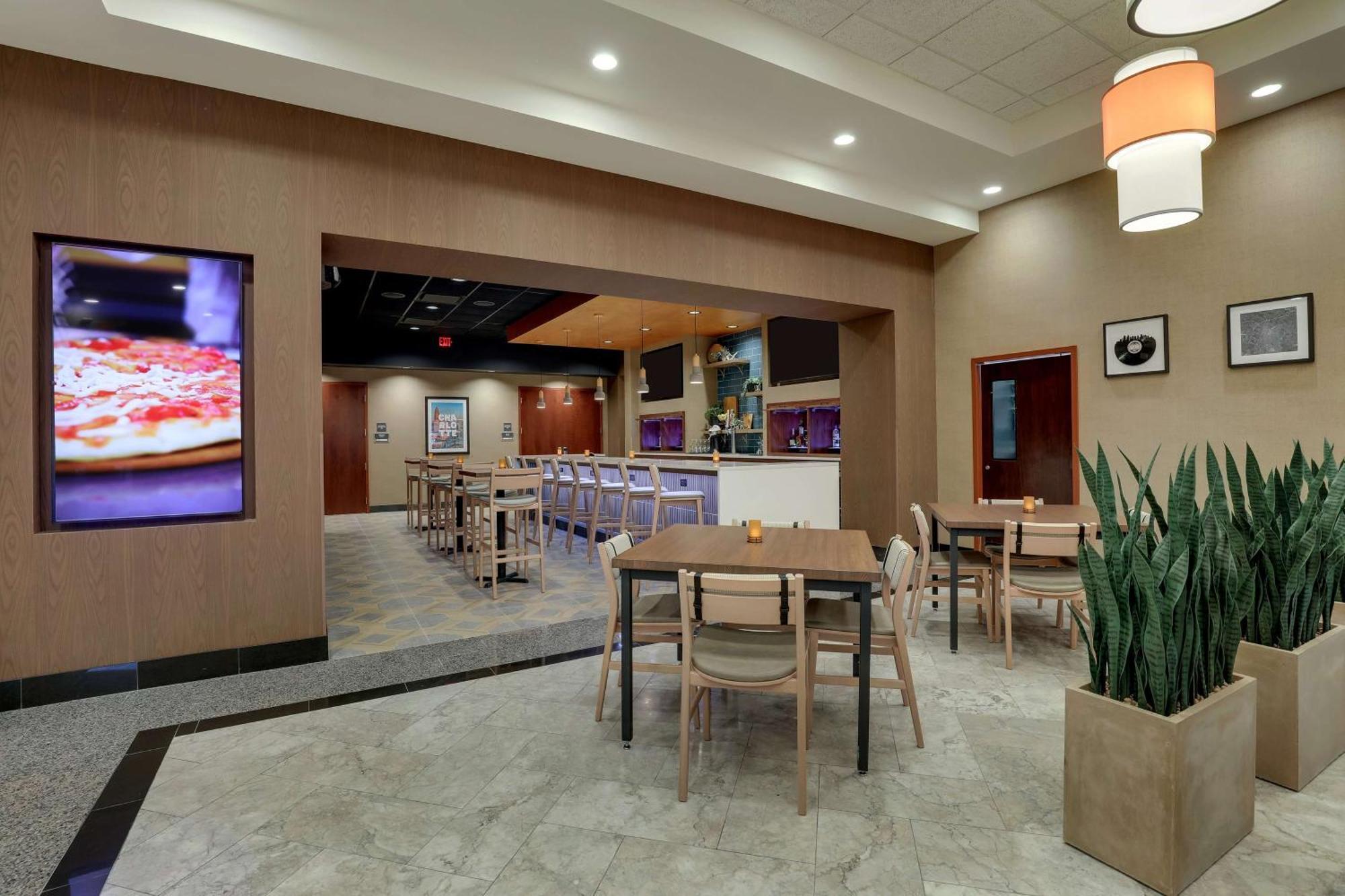 Drury Inn & Suites Charlotte Arrowood Екстер'єр фото